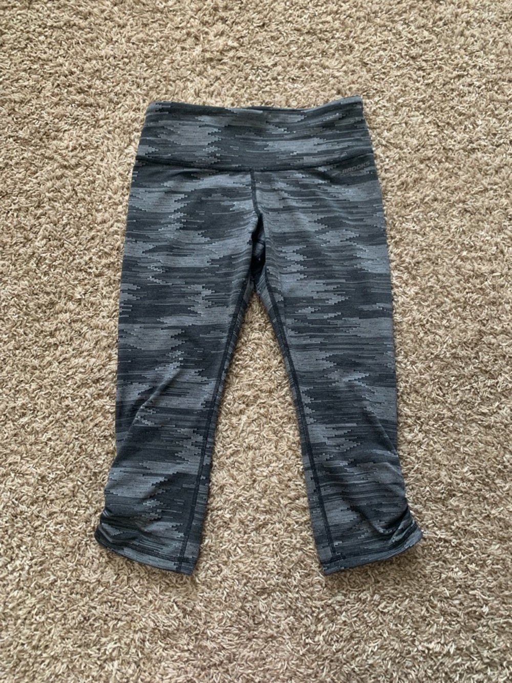 Brooks Women’s Gray Patterned Active Capri Ruched High Waist Leggings Medium
